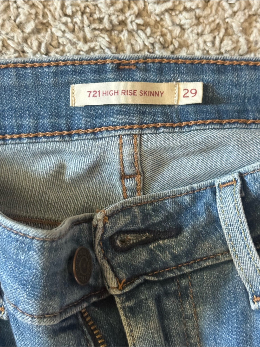 Levi's Light Blue Skinny Jeans with Subtle Distressing - Picture 3 of 3